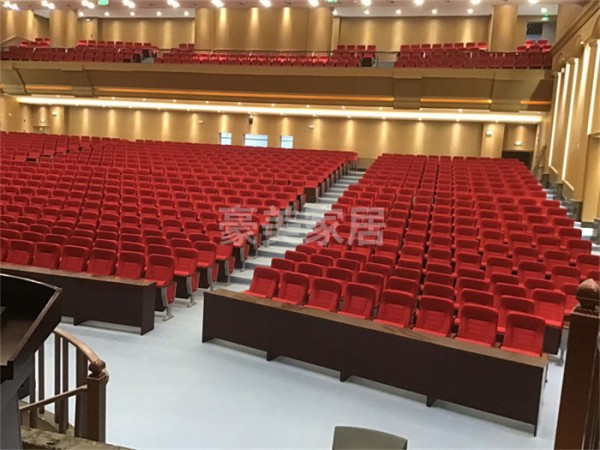 礼堂椅